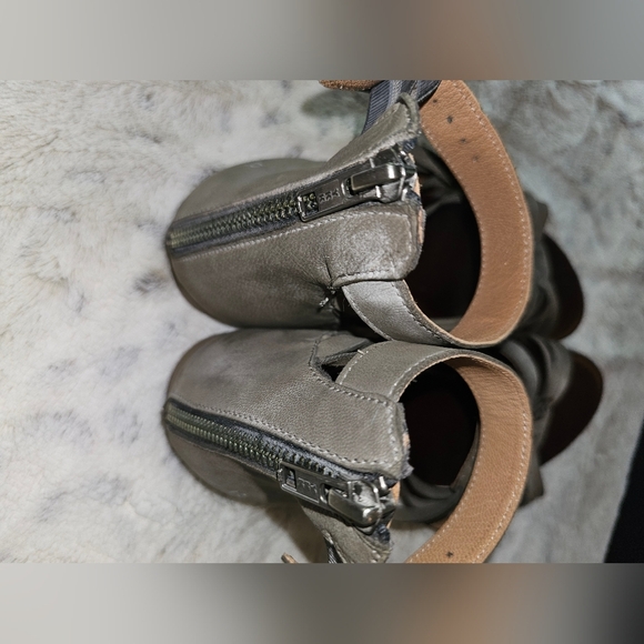 Roan Flat Distressed Gray Gladiator Sandals with Ankle Straps Size 9 - Picture 7 of 9